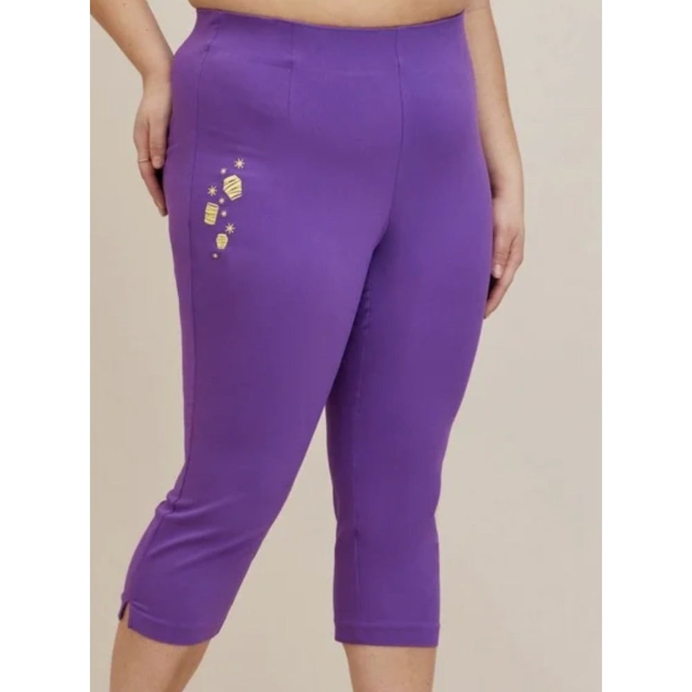 NWT Torrid Size 1 Disney Tangled Rapunzel Cropped Pants 1X Purple Lantern Print